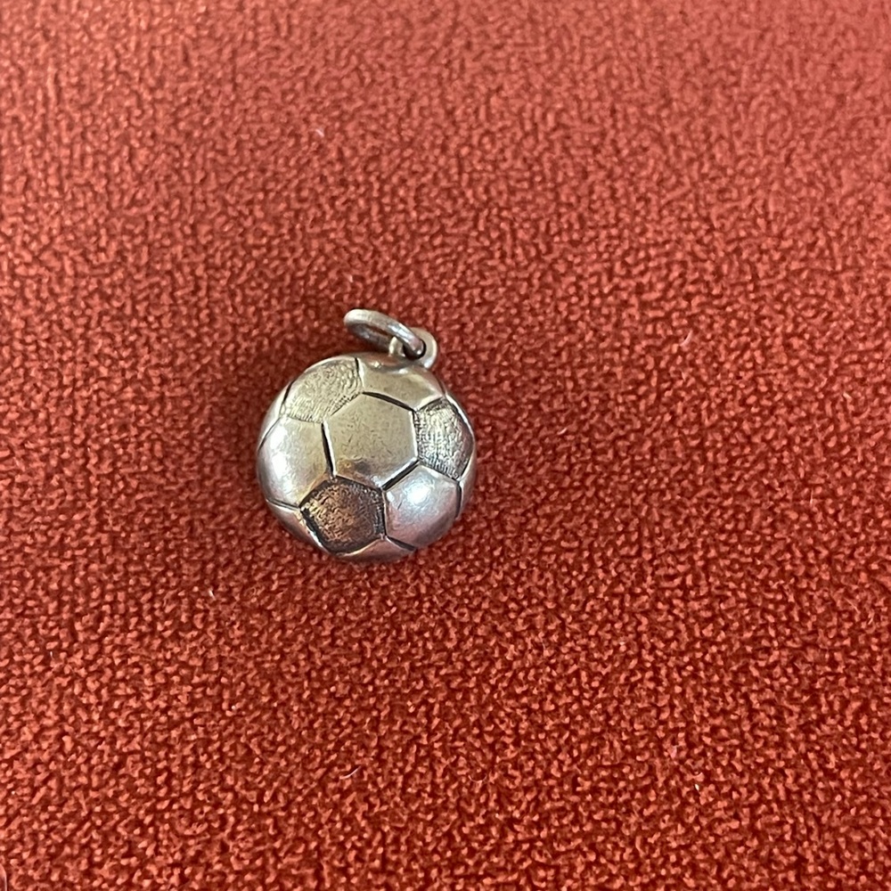 James Avery charm. Pre loved. Retired item.